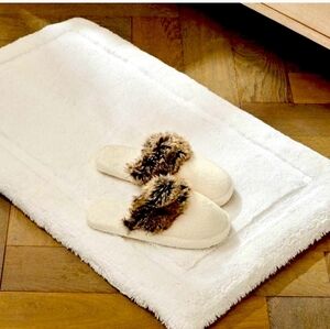 NWT! Pottery Barn, Faux Fur Slippers - Carao(Cream/Brown), Small, MSRP $39.50